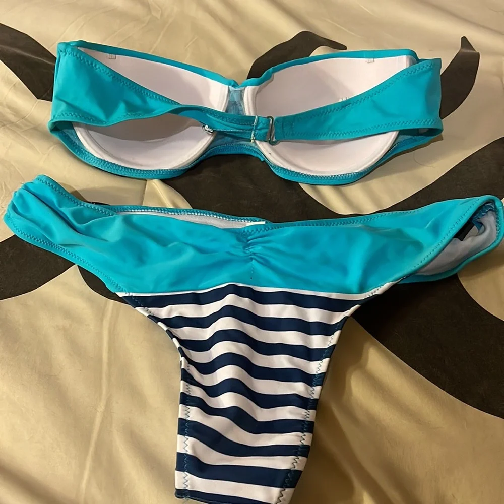 Bikini - Picture 2 of 4